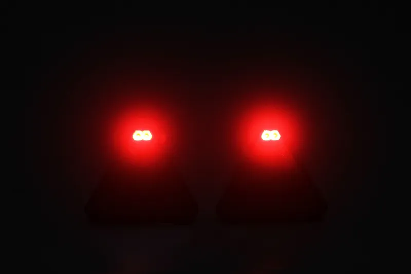 Комплект Безжични Преносими Диодни Лед Led Стопове Wireless с Магнит и Вендуза Неон Neon Ефект Иновационен дизайн триъгълна форма 12V за Ремарке Каравана Платформа и др. - 13