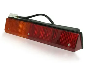 Задна лява стоп светлина 12V подфодяща за трактор Фиат Форд Ландини Масей Фергюсън Fiat Ford Landini Massey Ferguson OEM 1425885M92, 1425885V92