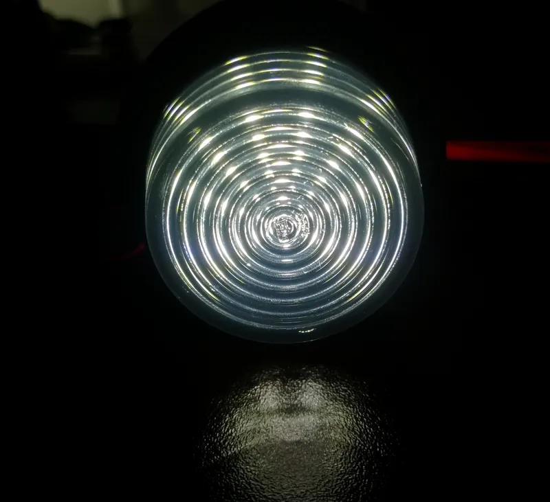 Комплект от 2 броя 12-24V ЛЕД LED Диодни Странични Маркери Рогчета Светлини Опушено Стъкло За Камион Ремарке Каравана Кемпер АТВ бяло - червено - 1