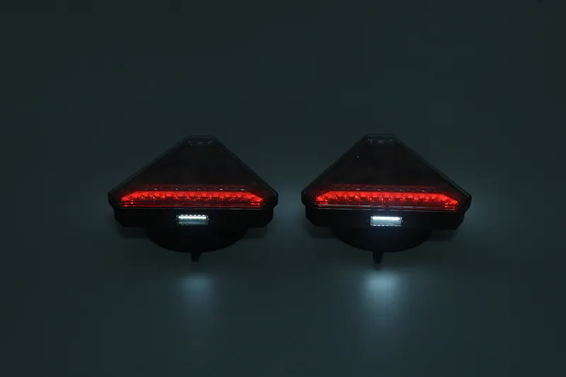 Комплект Безжични Преносими Диодни Лед Led Стопове Wireless с Магнит и Вендуза Неон Neon Ефект Иновационен дизайн триъгълна форма 12V за Ремарке Каравана Платформа и др. - 2