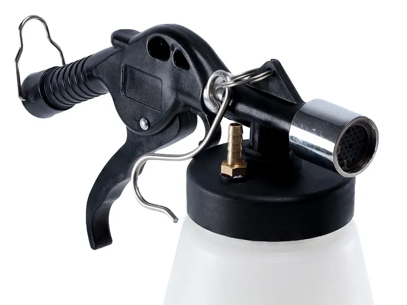 Комплект за обезвъздушаване на спирачна система 0.75 L, с резервоар, пневматичен пистолет, 2 м маркуч и универсални адаптери - 3