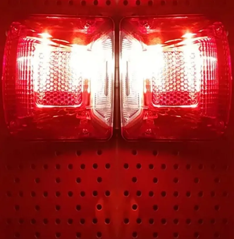 Комплект от 2 броя Плафон за регистрационен номер с крушка червен 12-24V за камион, ремарке, каравана, бус, трактор и др. - 3