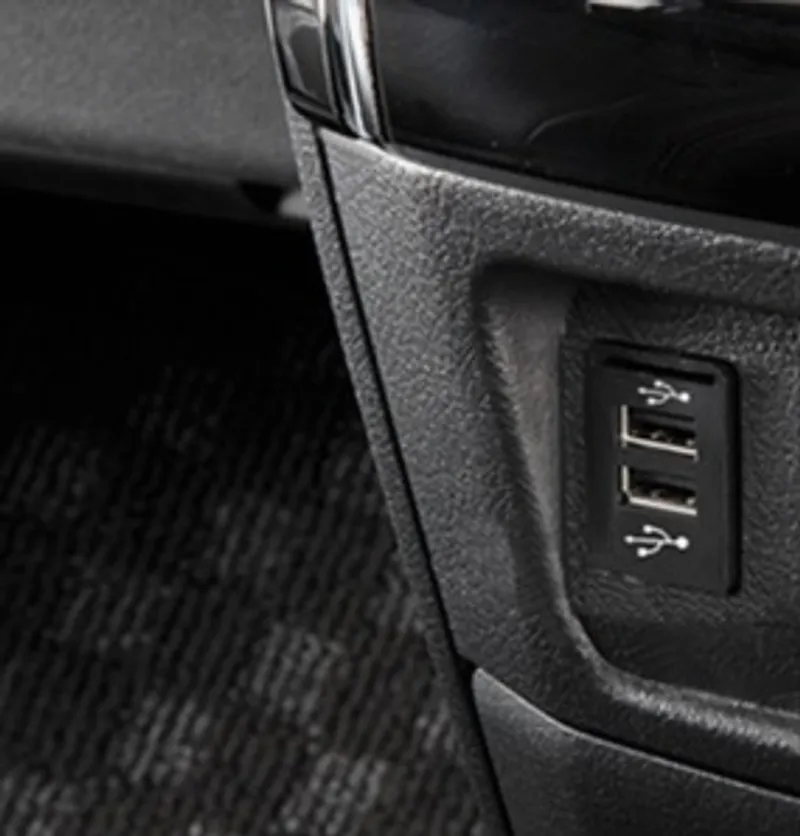 Двойно USB УСБ Зарядно за Вграждане за Peugeot 307 Пежо 12V 4.2 Amp - 4