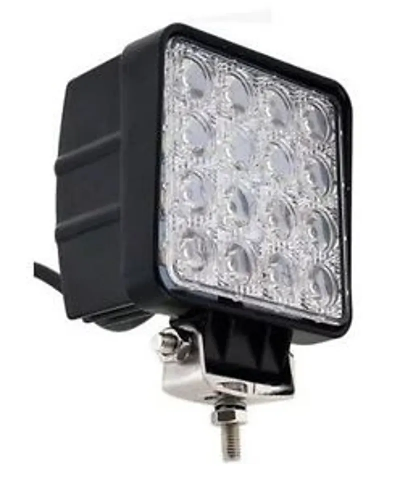 Универсален 48W Лед LED Халоген Фар Работна Лампа 12V - 24V с Насочена Spot Светлина за автомобил офроуд бус ван камион - 0
