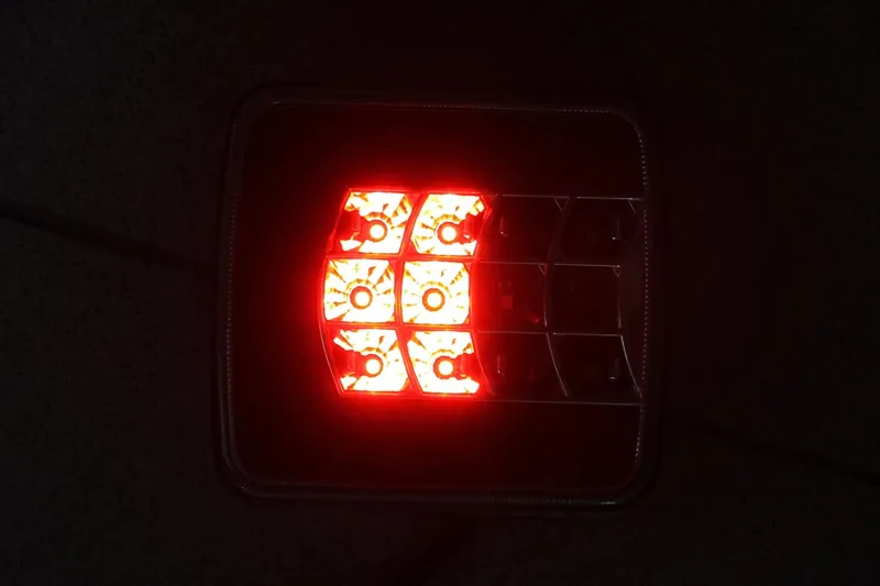 Комплект Стопове Задни Свeтлини С Крушка 12v Подходящи За Бус Камион Ремарке Караванa Платформа Със Сертификат E4 - 3