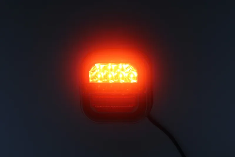Комплект от 2 броя LED Диодни стопове стоп задни светлини динамичен мигач 12V-24V за бус камион ТИР ремарке каравана платформа Неон Neon Ефект 95 X 97 X 34 mm - 5
